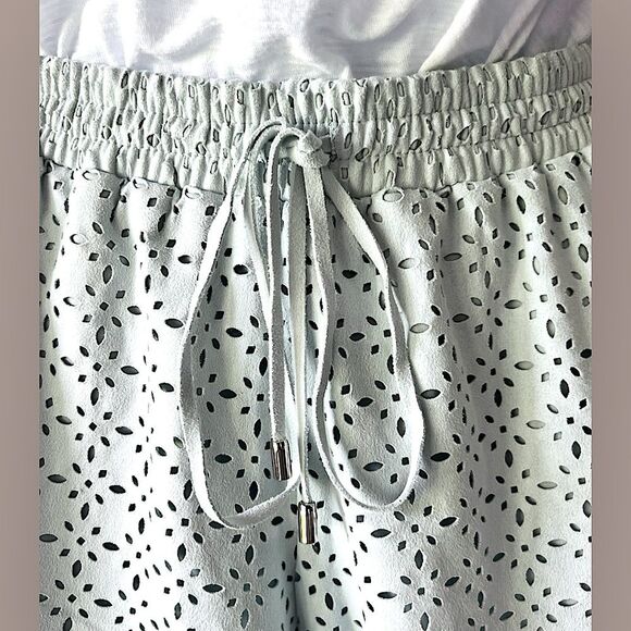 FOREVER 21 Pastel Green Suede Cutout Elastic Waist Shorts | Women’s XS - Picture 2 of 5
